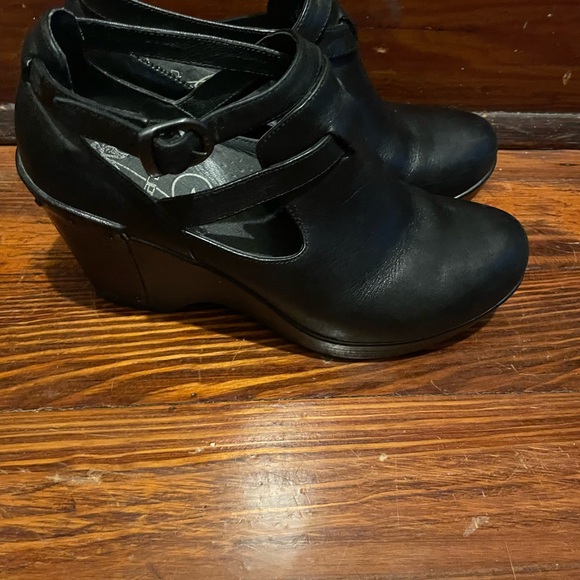 Dansko Black Leather Mules Versatile Comfort 7.5 - Picture 2 of 3
